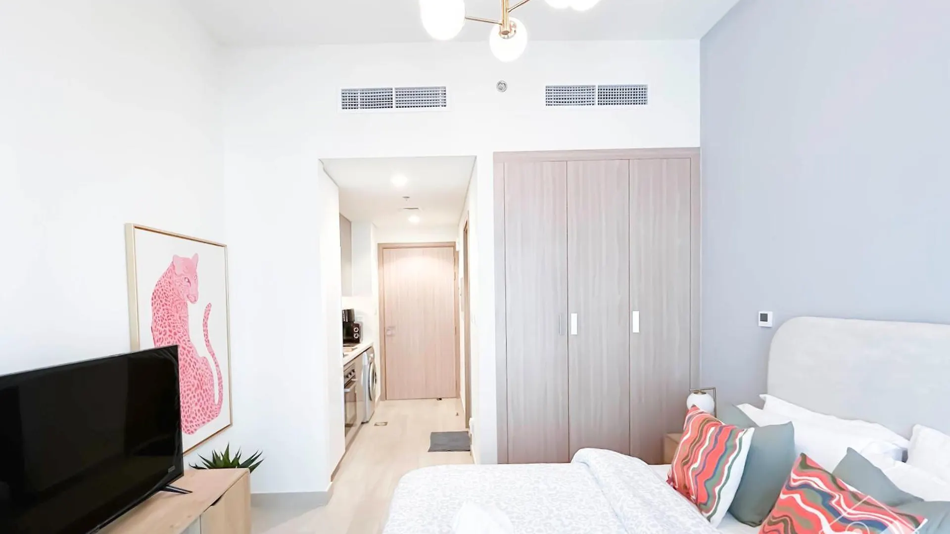 Urban Charm Studio With Balcony In Riviera Dubái