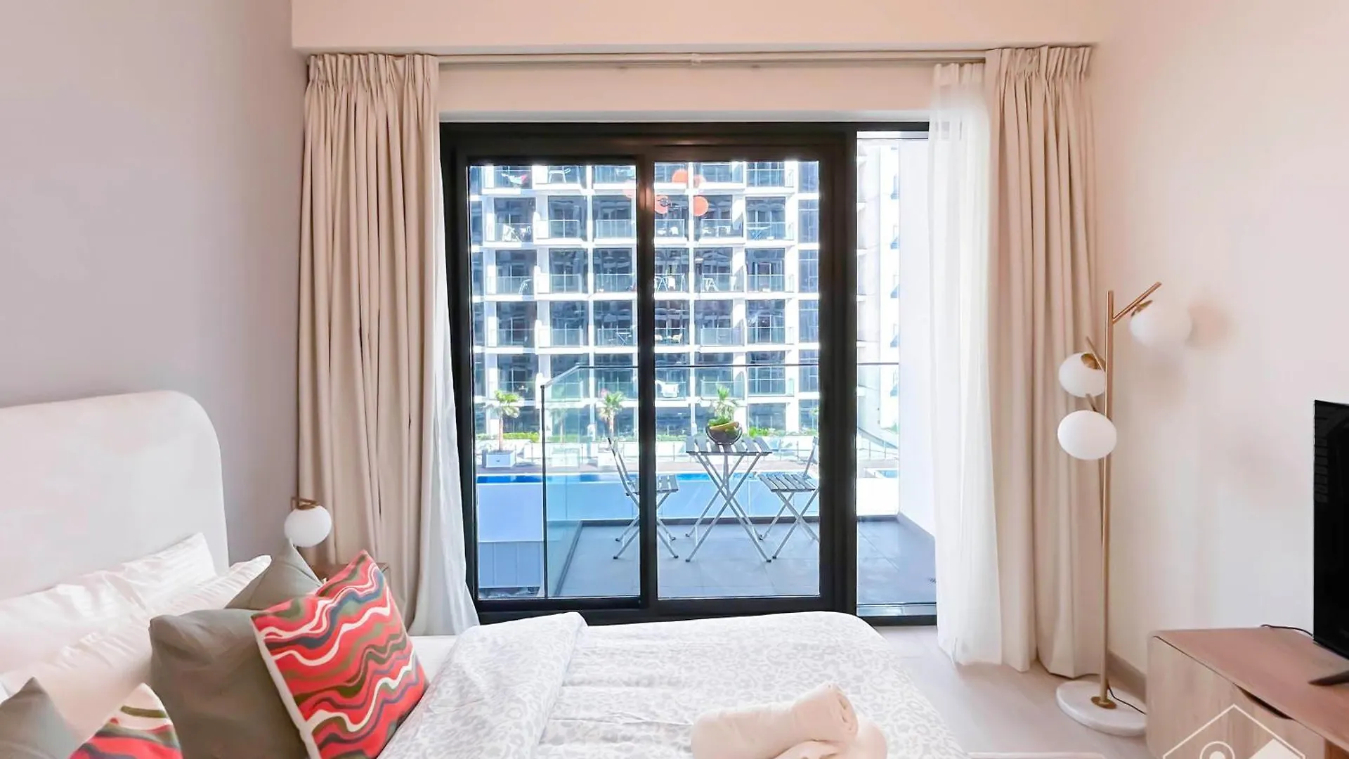 Urban Charm Studio With Balcony In Riviera Dubai Apartment